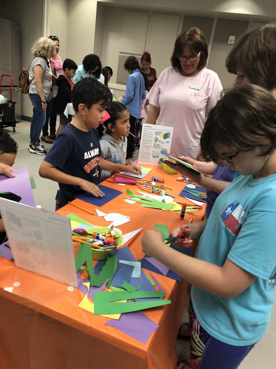 barbarabushlib's tweet photo. Kiddos got creative today during #DropInArt with @pearlfinchermfa. #SummerReadingProgram #art https://t.co/Z9DEkPdkJf