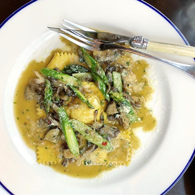 tinyurbankitchn's tweet image. Duck egg raviolo con uovo, wild mushrooms, asparagus, Parmesan @barmezzana #sogood #pasta #springveggies #italianfood #boston #inkblock #bostonblogger #bostonfoodblogger #bostonfoodies #bostonfood #bosfood #bosfeed #tinyurbanboston