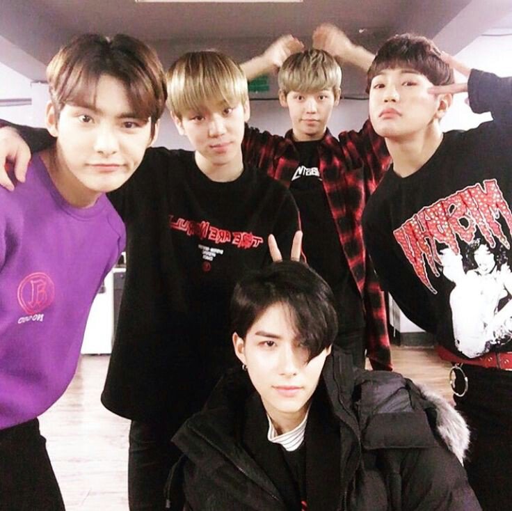 smilesikk's tweet photo. Mi nombre es Ayu, soy de Arg. spy jun biased, mi canción fav es callin'.
Conocí a los chicos en marzo del 2017, antes de que debutaran, y estoy super orgullosa de todo lo que están creciendo y logrando en tan poco tiempo.
((Con esta foto los conocí))
#GetToKnowChoice https://t.co/dSsKgyCGh6