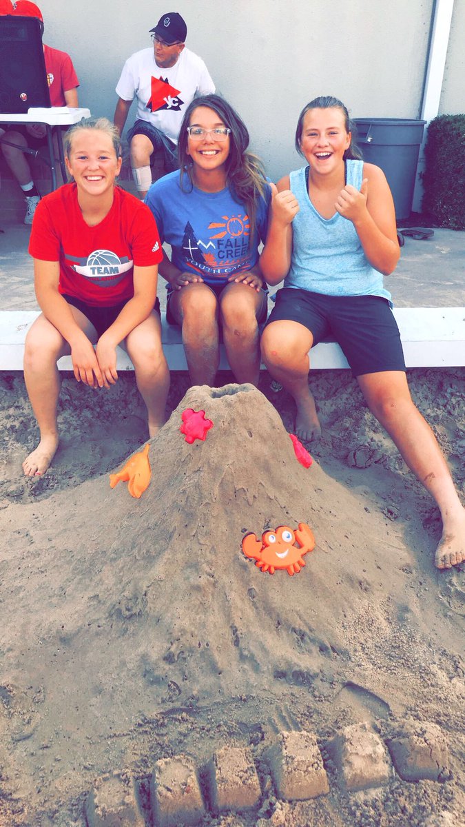riley_rue02's tweet photo. #sandcastlebuilding @TheYChinton https://t.co/pgieoX5EnJ
