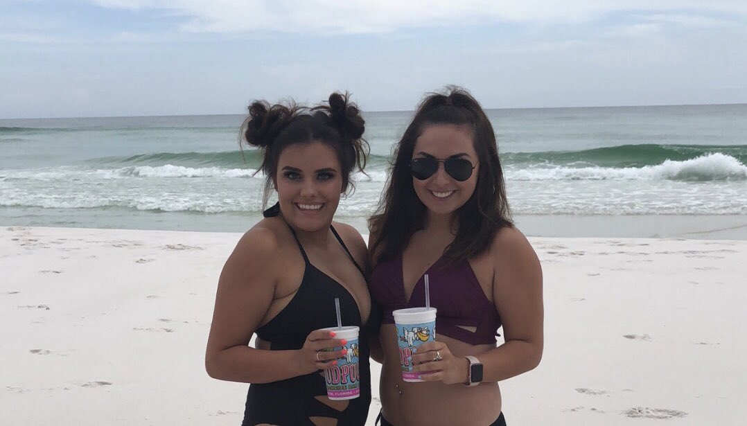 hannloomis's tweet photo. Nobody likes a shady beach 🌺#teamgoodtimes https://t.co/njDEgs3WC2