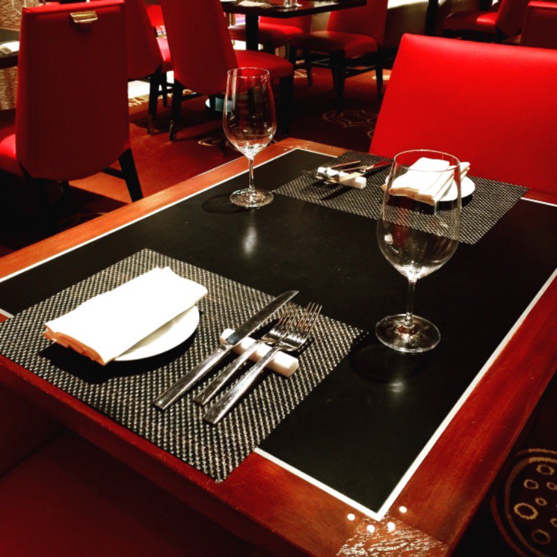 DiningElevated's tweet photo. On my last trip to #lasvegas there wasn’t a restaurant I walked through or enjoyed eating at that wasn’t improved by the addition of #flatwarerests at the #placesetting From #finedining to #casualdining they raise the game across the board. https://t.co/2aH4Q7ZqvN