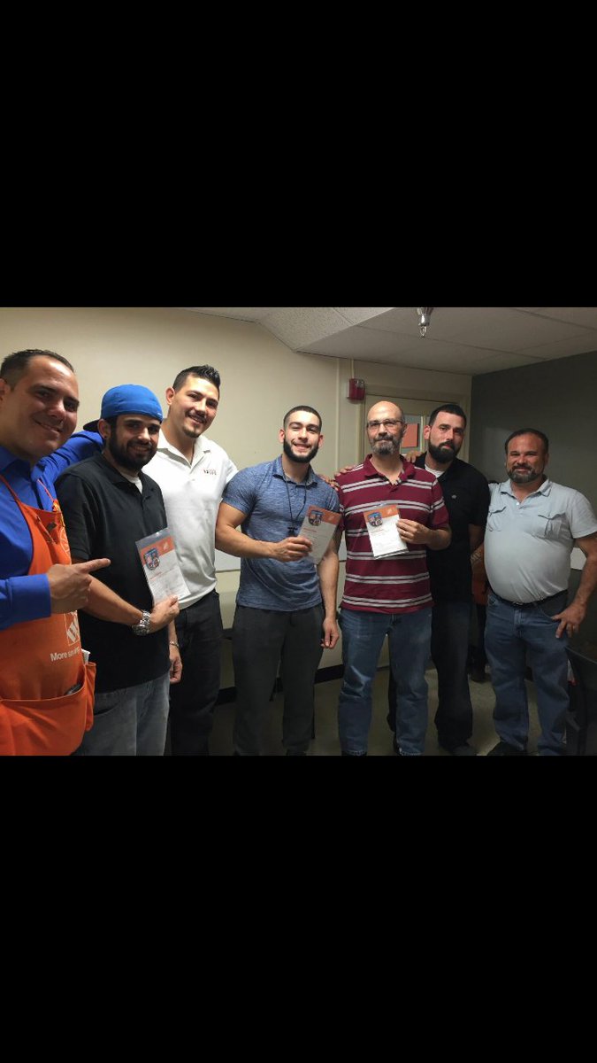 FrankGalindo07's tweet photo. Recognizing these amazing associates for always going above and beyond every night! #freighteam #206strong #bestofthebest https://t.co/g1txT4fdxB