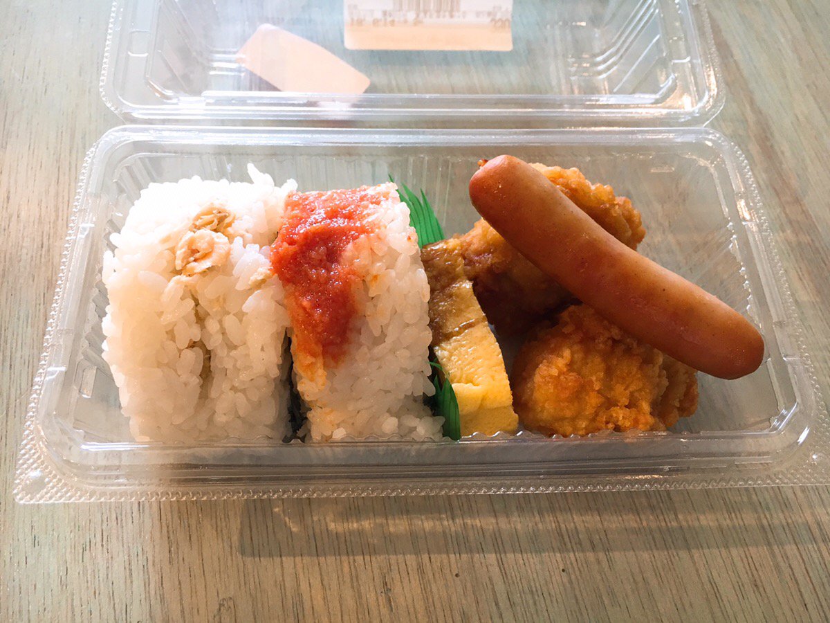 原宿 على تويتر 手作りおにぎりのあるミニストップ おにぎり2つと唐揚げ 卵焼き ウインナーのセットも売ってて最高なんですよね おいしくて探しづらいミニストップの 手づくりおにぎり を推したい デイリーポータルz T Co Wvci2c08mq T Co