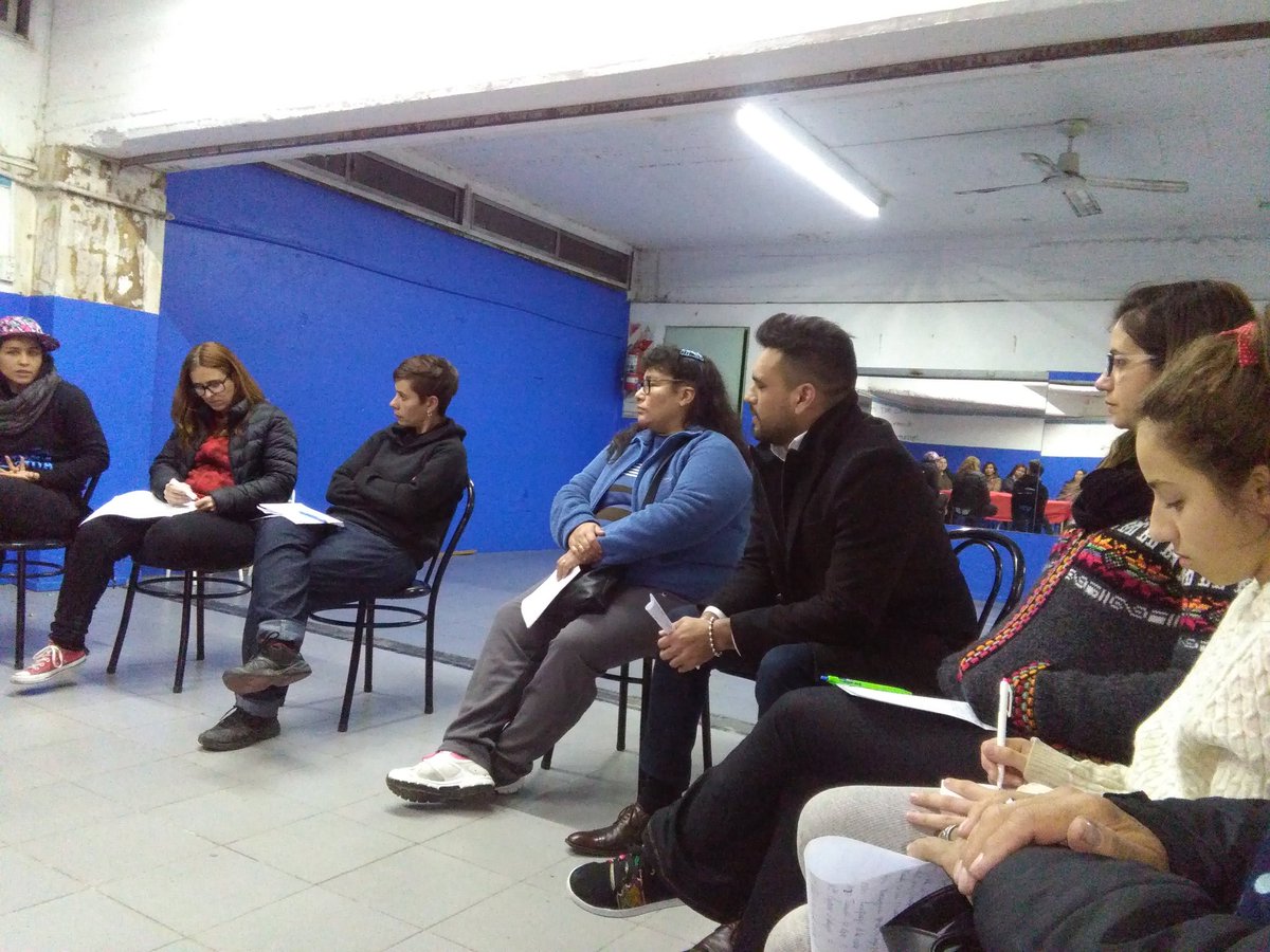 SignoreMoni's tweet photo. #deporteygenero #perspectivadegenero segundo taller por las chicas De la Asoc. La Nuestra, charlamos aprendimos, compartimos y nos conocimos un poquito más 💙💙💙🏠🏠#clubesdebarrio @BuenosAires2018 @Charlyyoshida @DeportesBA https://t.co/FPj1xy8mgj