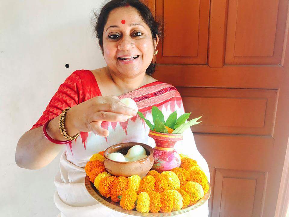 sarkar_supta's tweet photo. @DPLInsurance #LifeMubarak When I get to have my favourite  rasgullas in "bhaar" (clay pot) on someone's achievement or success, it becomes more sweet&amp; rewarding. I feel immense happy. https://t.co/WyKZwi9Qrp
