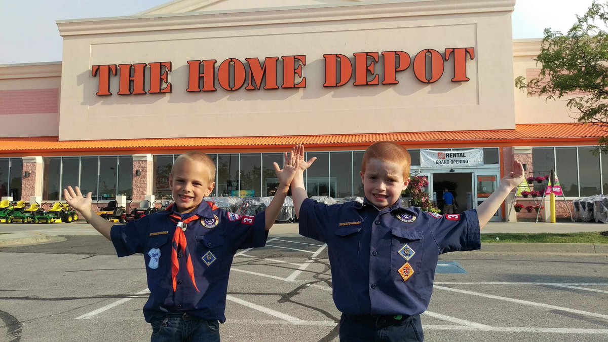 kevinrherndon's tweet photo. Huge shout out to @HomeDepot #store2218 #olatheks for helping out our #cubscouts #pack3289 with the #Buckets and #Lids for #ScoutDayCamp2018 #homedepotthanks @boyscouts @HOACBSA @IHHOAC #supportlocal https://t.co/BqZKJrL0hc