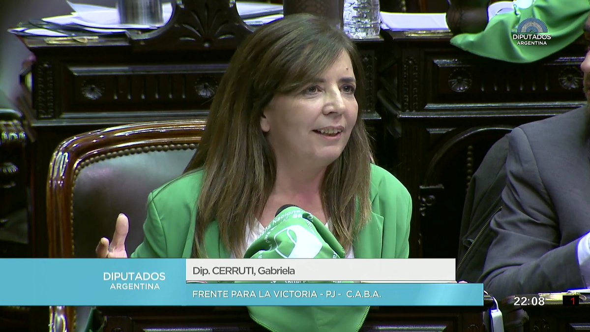 "La obligación que tenemos es ser capaces de representar al sujeto que mejor exprese el mayor punto de conciencia colectiva de la comunidad en un momento y ese sujeto está allá afuera, tiene pañuelo verde, es feminista y jóven. No nos quedemos afuera", brillante <a href="/gabicerru/">Gabriela Cerruti - fake</a> 💚👏🏻