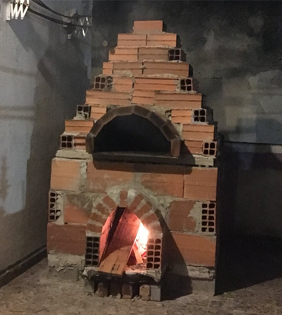 Great night with #ateliersanitario discussing #Malevich breaking bread and the best way to make a pizza oven #pizza #Rio