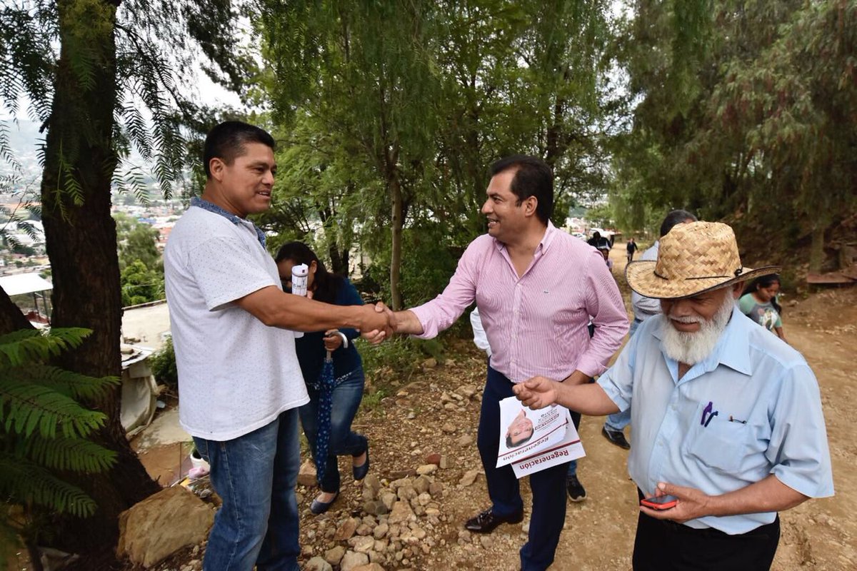 oswaldogarciaj's tweet photo. En las colonias Neza Cubi y Santa María Ayú las familias van con #Morena. Con su voto, el 1 de julio escribiremos una nueva historia para nuestra ciudad de Oaxaca de Juárez. #JuntosHaremosHistoria https://t.co/HdQhF3YriM
