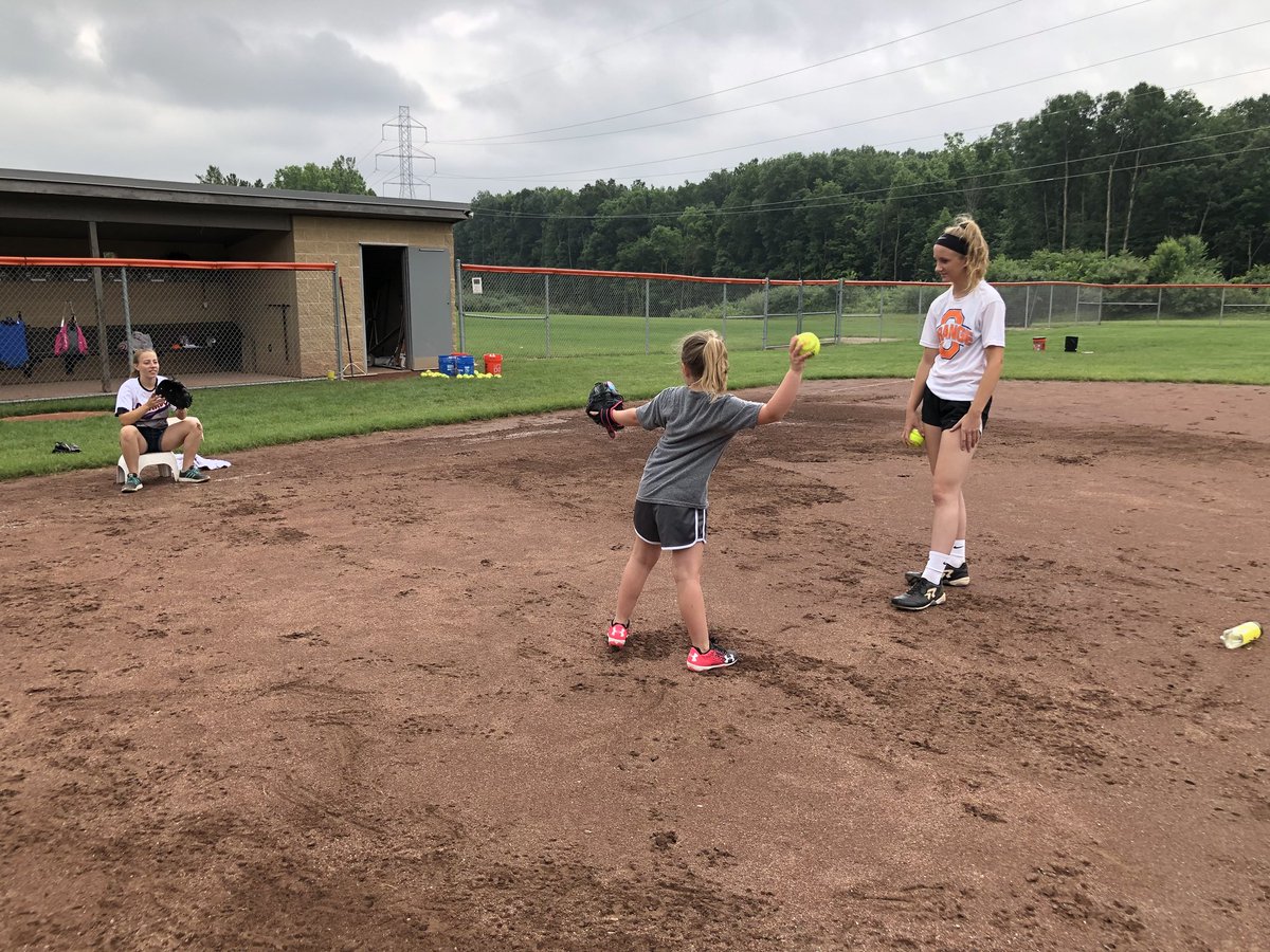 softballOOHS's tweet photo. Happy #WorldSoftballDay to all the Orange 🍊 Pioneer families and players! Continue to inspire and continue to remember your “WHY” as you step into that field! #family https://t.co/p8POYgisyz
