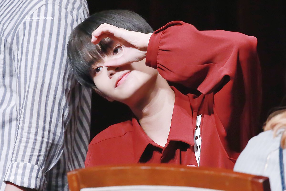 amazinggrace_DH's tweet photo. 180610 상암 팬싸 ❤❤❤
#이대휘 #대휘 #워너원 https://t.co/R7ogBXYIYT