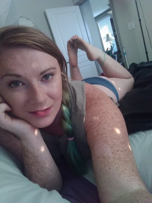 Was taking  sexy pics, while my computer updated. https://t.co/WVmGr7nMaC