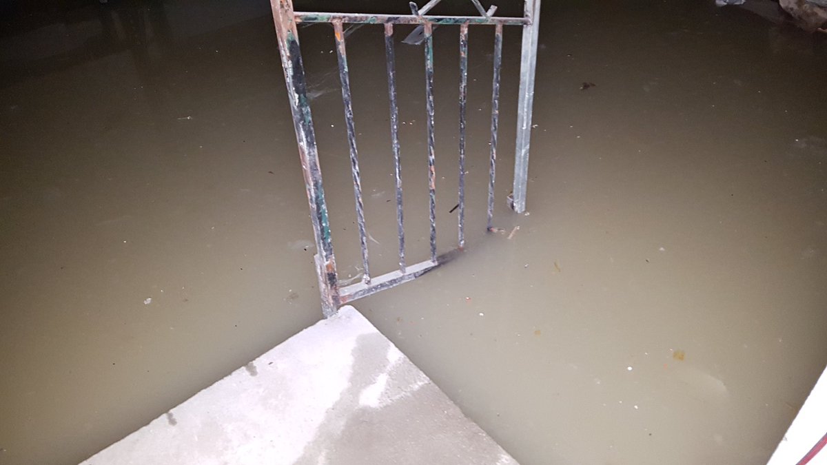 mosqueechelles's tweet image. Après les pluies diluviennes de ces derniers jours, une partie du chantier est sous l'eau....