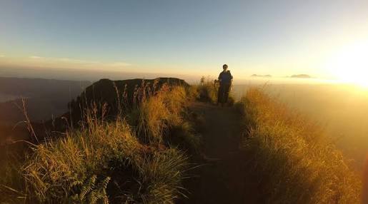 BaliFunService's tweet photo. mount batur trekking #adventuretravel #trekking  #bali #hotspring #forest #travelphotography #background https://t.co/d2Ib08QBv2 https://t.co/7OMCRjiBeU