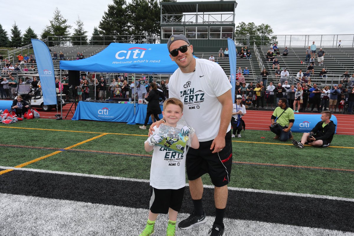 Rivero9892's tweet photo. Just bought some awesome pics of my guy from the Zach Ertz camp @ZERTZ_86 @ProCamps ... still feels like a dream!! #blessed https://t.co/50jsjMnZNB