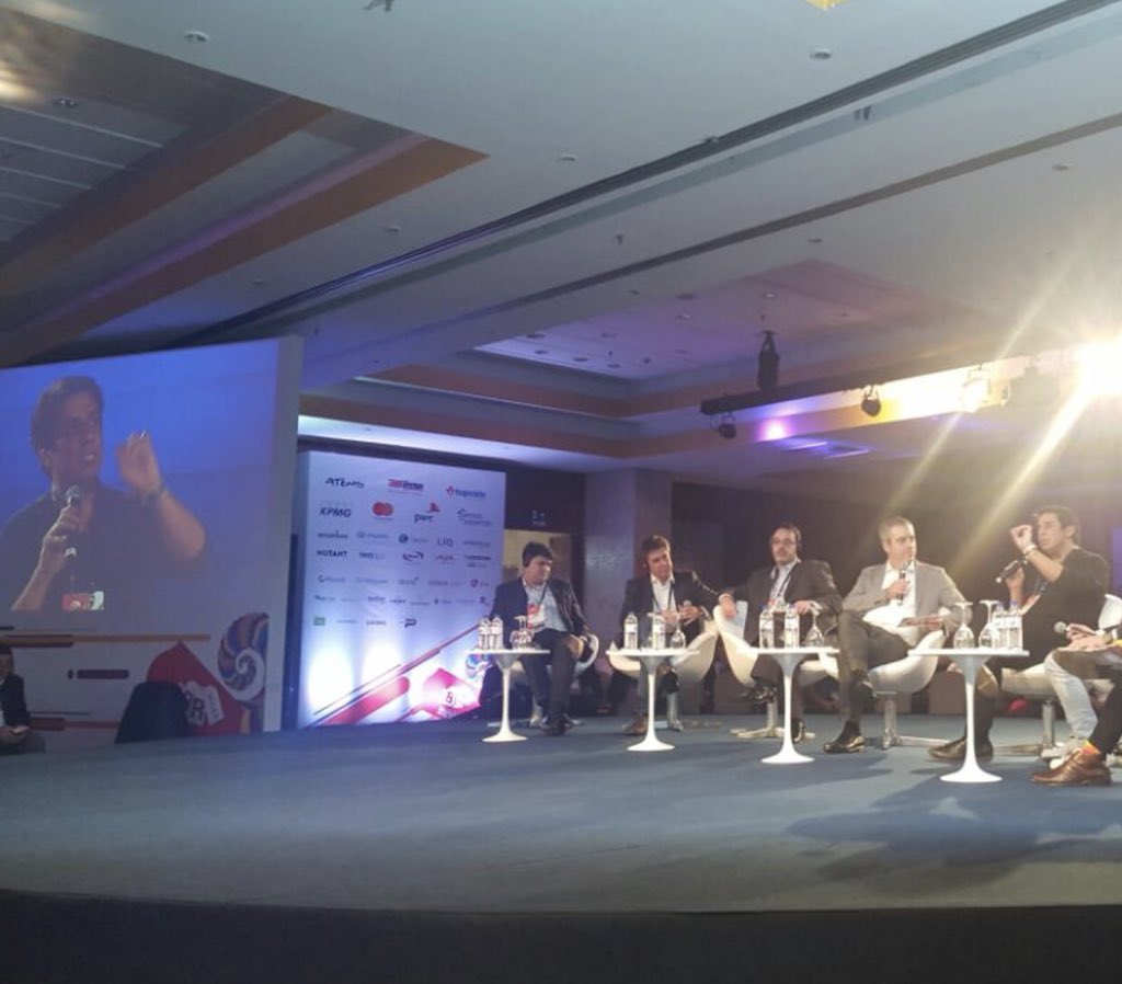 cadu_aun's tweet photo. Hoje participei do evento @brweek 2018 onde discutimos o entendimento do novo consumidor e como ações de marcas podem criar conexões relevantes com seus consumidores. #Brweek2018 https://t.co/ohLTwLCc45