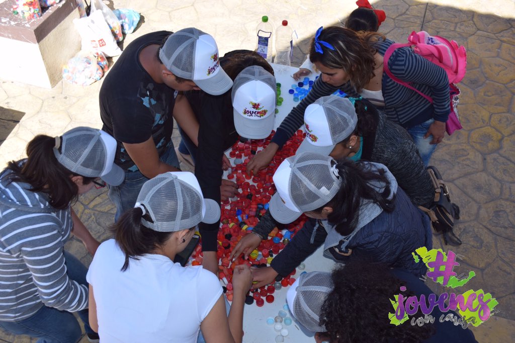 ConCausaSt's tweet photo. #YaTengoCausa 
Aquí algunas fotos de nuestra campaña “Regálame tu tapita, regala vida” 😊😍✌🏻👏🏻 #Súmate aún hay tiempo #CcSomosTodos https://t.co/F9RtKPeQq2