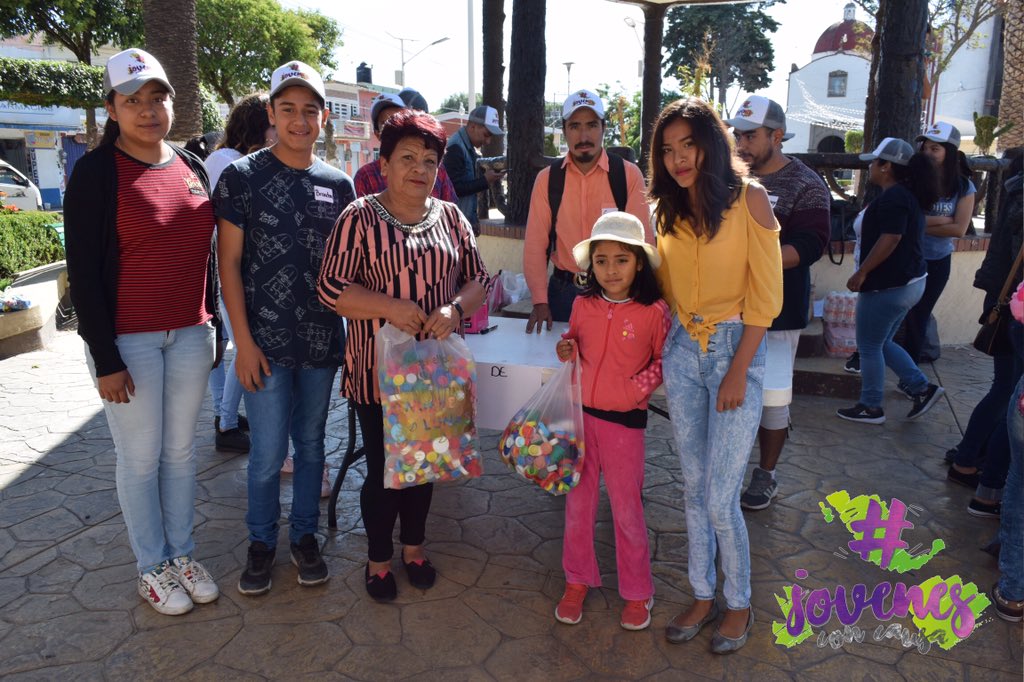 ConCausaSt's tweet photo. #YaTengoCausa 
Aquí algunas fotos de nuestra campaña “Regálame tu tapita, regala vida” 😊😍✌🏻👏🏻 #Súmate aún hay tiempo #CcSomosTodos https://t.co/F9RtKPeQq2