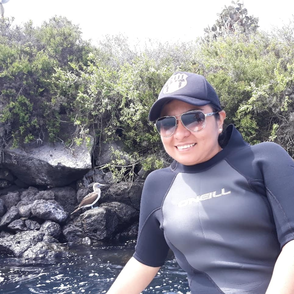 veritoauza's tweet photo. #galapagos #SantaFe #snorkel https://t.co/dlJ9qFagFC