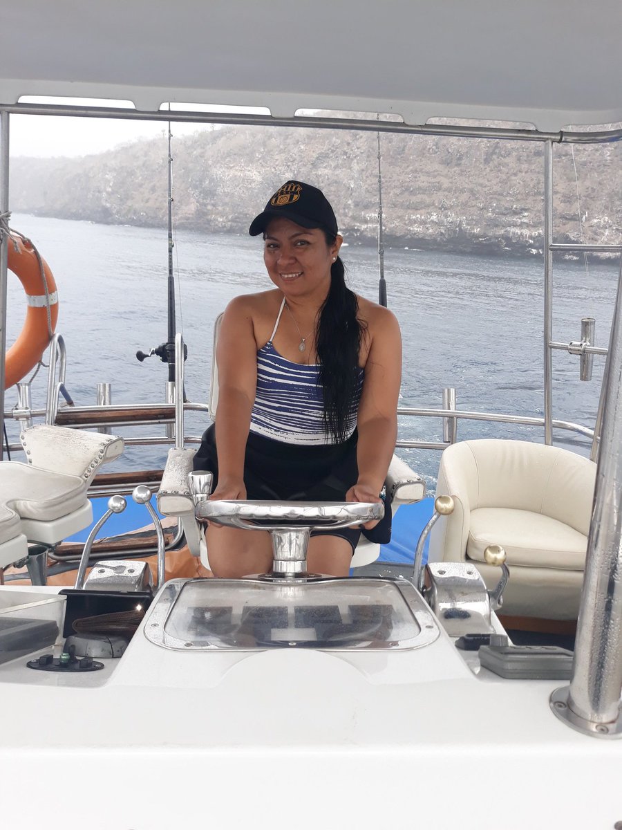 veritoauza's tweet photo. #galapagos #SantaFe #snorkel https://t.co/dlJ9qFagFC