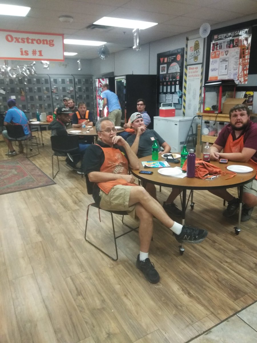 AkiraSysenkham's tweet photo. Before &amp; during Same Page Late Nite! Thanks "Freight Mates" for all you do on a daily basis &amp; persevering even when the task before you seems impossible! Im proud to be your DH! #Oxstrong @JRAllenHD @hawkinskrystal8 @kfranklino @1sherredavis @DANI_C_CLARKE https://t.co/cuHA2jaSFb