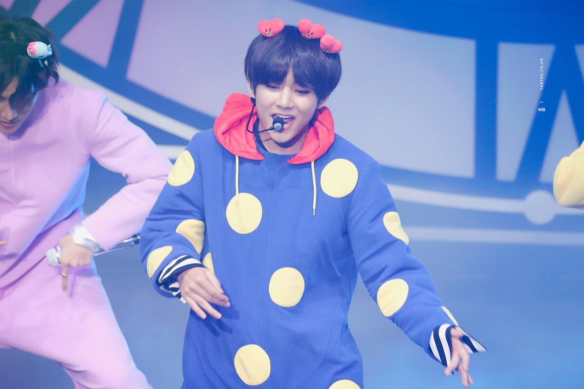 コ Twitter પર テテちゃんはこーゆうかわいいコスプレのときはめちゃくちゃかわいい表情するけど ジミンちゃんってこーゆうかわいい ときに限ってあんまりかわいいことせずにクールぶってるんですよね いやまあクールぶってても可愛さ爆発してますけどね