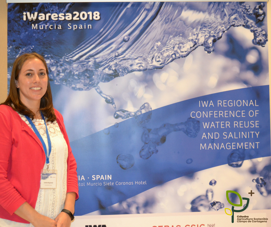 agr_sostenible's tweet photo. Ayer, Carolina Díaz explicó a los asistentes de #iWaresa2018 el proceso de desnitrificación de salmueras en biorreactores de astillas de madera.
#Catedra #Agricultura #Sostenible #Cartagena #Murcia #Desnitrificación https://t.co/AOHSS7DJet