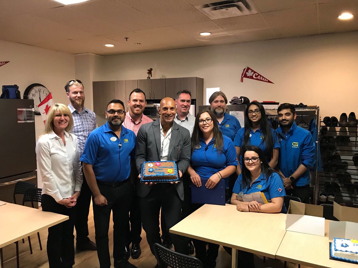 ZeeSoofi42's tweet photo. Thank you for a great visit up here in Ottawa!!  What a great team we have here!! https://t.co/cDwyOCkf1m