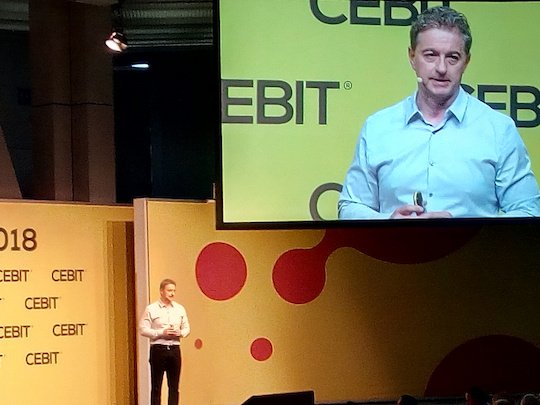 Der Kunde muss mehr im Zentrum stehen. <a href="/tsystemscom/">T-Systems</a>-Chef <a href="/adel_al_saleh/">Adel Al-Saleh</a> wirbt für ein konsequentes Eingehen auf Kundenwünsche und nennt abschreckende Beispiele.
teltarif.de/cebit-t-system…