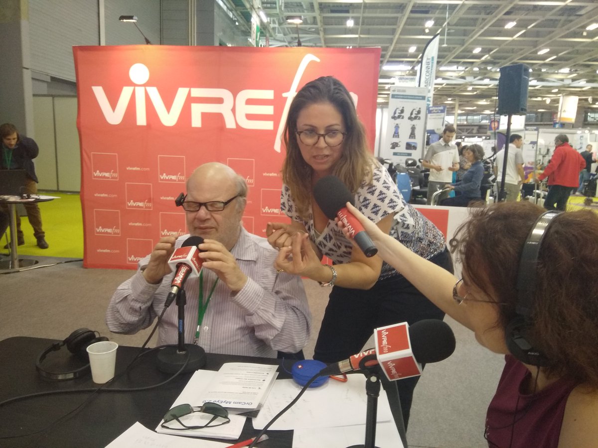 vivrefm's tweet image. Test de MyEye de @OrCam une caméra qui se fixa aux lunettes pour aider un déficient visuel à &quot;voir&quot; via une synthèse vocale #Handicap @SalonAutonomic