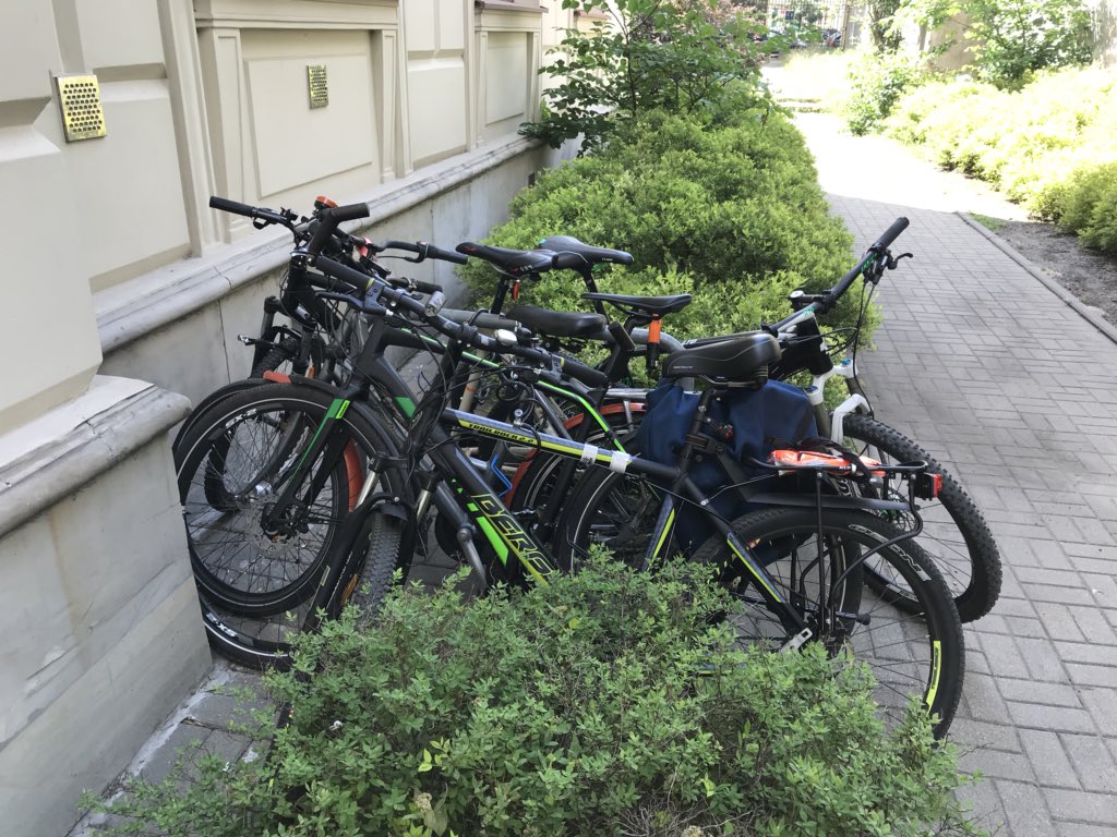MikusekP's tweet photo. U nas dzisiaj 1 pracownik = 1 rower. Przy spokojnej jeździe każdy generuje w okolicach 50W @ForumEnergii https://t.co/kgRMwe4Cwl