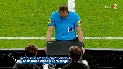 cahiersdufoot's tweet photo. C’est le moment: nous publions le "Manifeste contre l’arbitrage vidéo".
En 13 points, argument par argument, il explique pourquoi c'est un désastre pour le football tel que nous l’aimons. https://t.co/Uew0NOpVhI https://t.co/c2ksjcszh4
