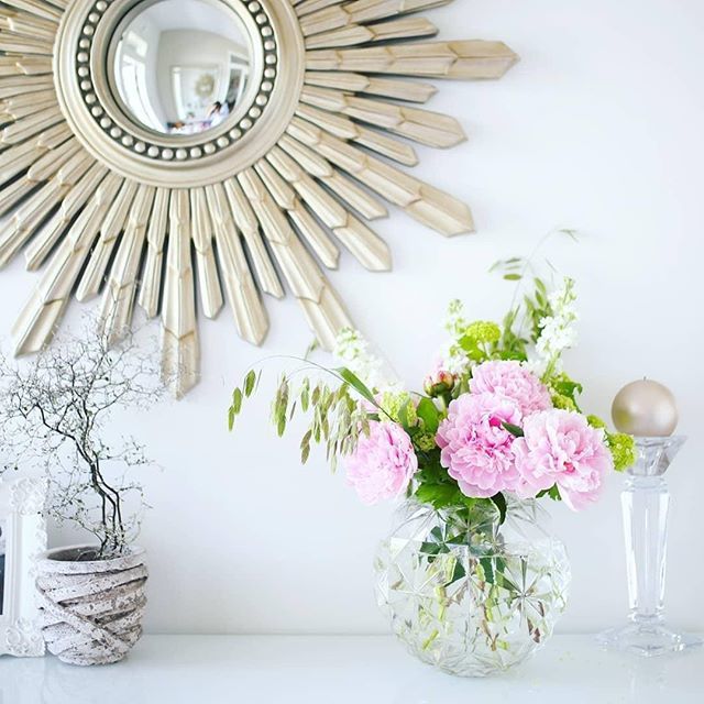 LauraAshleyUK's tweet photo. Our Constellation mirror will make a statement where ever it is placed! Thank You @mungoanna #statementmirror #mirror #homeaccessories #homedecor 
#LauraAshley #LauraAshleySS18 #style #home https://t.co/zgGbQydUHz https://t.co/ktxkTH5gTI