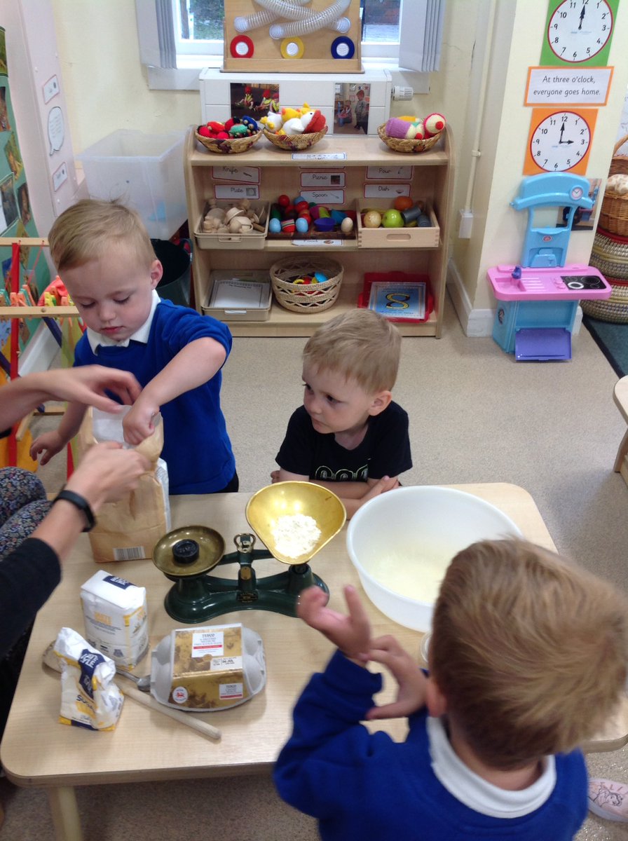 TH_Nursery1's tweet photo. Baking pineapple buns this morning. Now to put them in the oven!๐ #ThLearnN #EYFS #bakingbuns https://t.co/nbECALuIAO