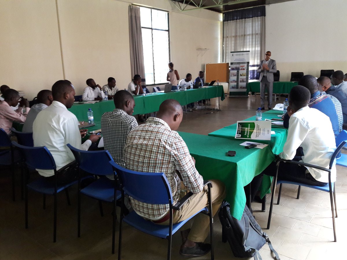fhirwa's tweet photo. #FinancialReporters from different#Media houses in #Rwanda attend training on #ClientProtection @AMIR_Rwanda @TheSEEPNetwork #URUHARERWANJYE https://t.co/RLu1YYGSHa