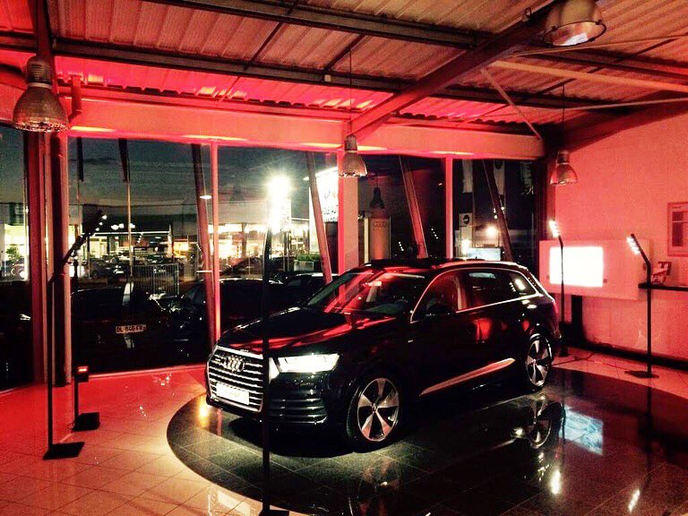 INNLED's tweet photo. TecnoPAR 2 💡

#led #light #cars #audi #tecnoPAR #event https://t.co/HFkP0m2n5F