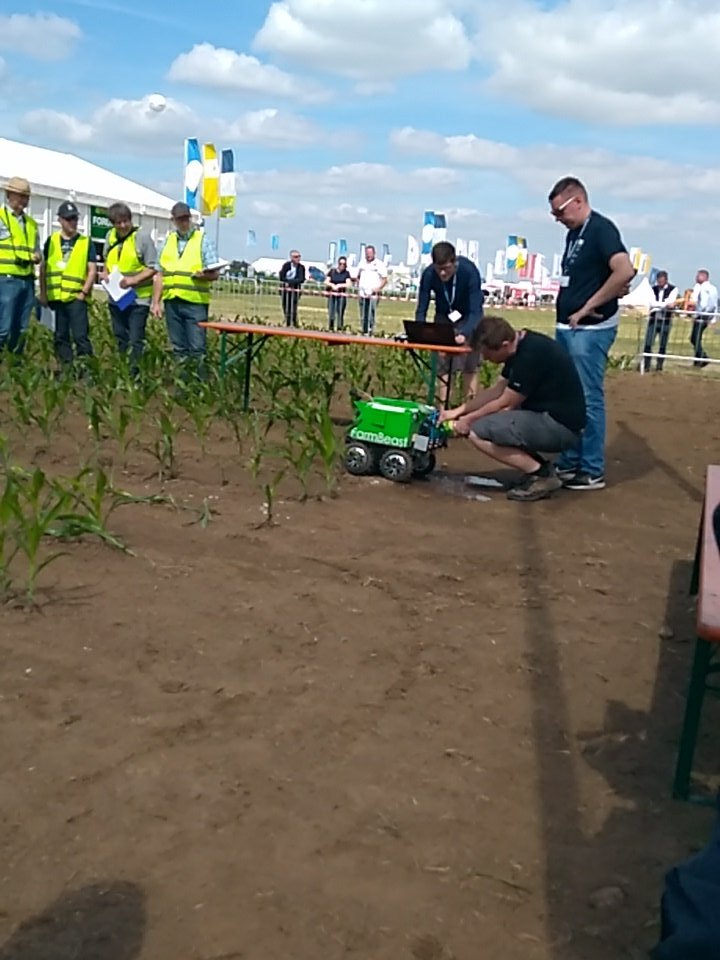 feldtage's tweet image. #FarmBeast has new feature. 2 cameras, 1 in visual spectrum and 1 infrared. This combination can calculate vegetation index I.e. health, type of plant and size.A "deadly" laser can destroy #weed when small, or if larger with small amount of herbicide #FieldRobotEvent #DLGFeldtage