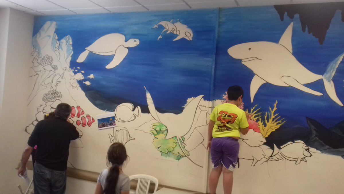 CruzRojaSevilla's tweet photo. Os presentamos el mural que la Delegación de Juventud del @Ayto2Hermanas  ha realizado en el aula infantil de la Asamblea de #CRDosHermanas y en el que, además, han participado  menores de los proyectos de Inclusión Social y Promoción del Éxito Escolar #Gracias https://t.co/U230JvnqMo