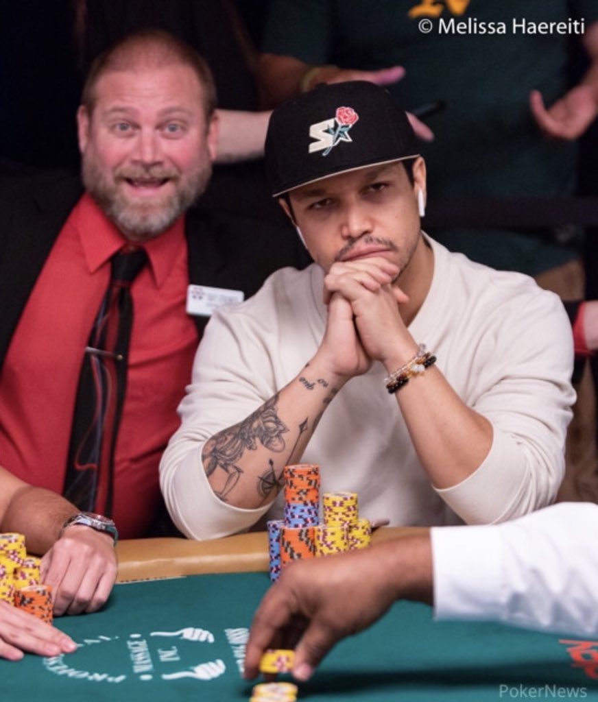 FelipeMojave's tweet photo. 3/14 going into 1k PLO Final Day #WSOP2018 Biggest achievement of the day: photobombed by the tournament director 😂😂😂 #DontTakeItTooSeriouslySon #Smile #Hashtags #TagKing https://t.co/PUfewdiWHd