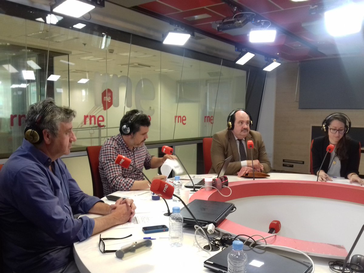 En #IndustriaDeLaModa @AnaRne analizamos los retos del sector de la moda con el nuevo Gobierno y lo hacemos con <a href="/acotex/">ACOTEX</a> y #ConsejoIntertextilEspañol