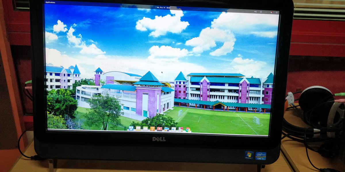 pypwithniko's tweet photo. Playing more #MinecraftEdu, using online @SketchUp and @openshot with @blender_org. @elementary really impressed the IT team #testing #linux #linuxforschools https://t.co/nH0p6GNRxV