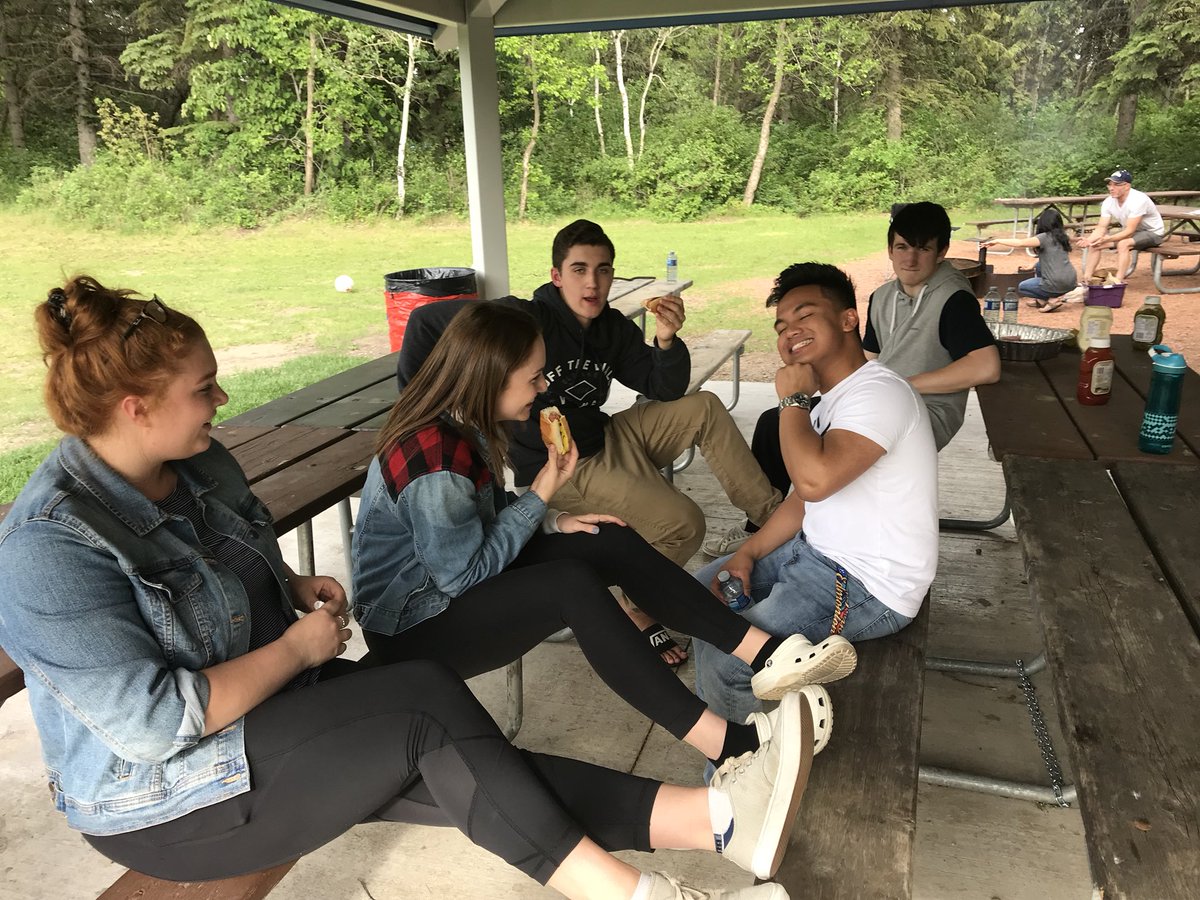 JP_RebelsMusic's tweet photo. Super fun night at our annual #jprebels Music Dept. Grade 12 Farewell BBQ. Congratulations to all of our Rebel Music Grads! #jpmusic https://t.co/FemABu3O0t