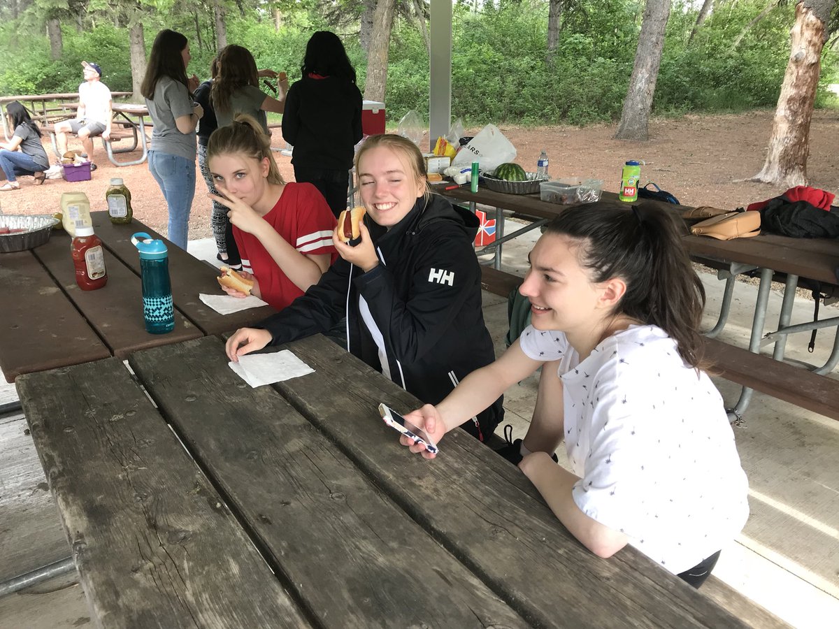 JP_RebelsMusic's tweet photo. Super fun night at our annual #jprebels Music Dept. Grade 12 Farewell BBQ. Congratulations to all of our Rebel Music Grads! #jpmusic https://t.co/FemABu3O0t