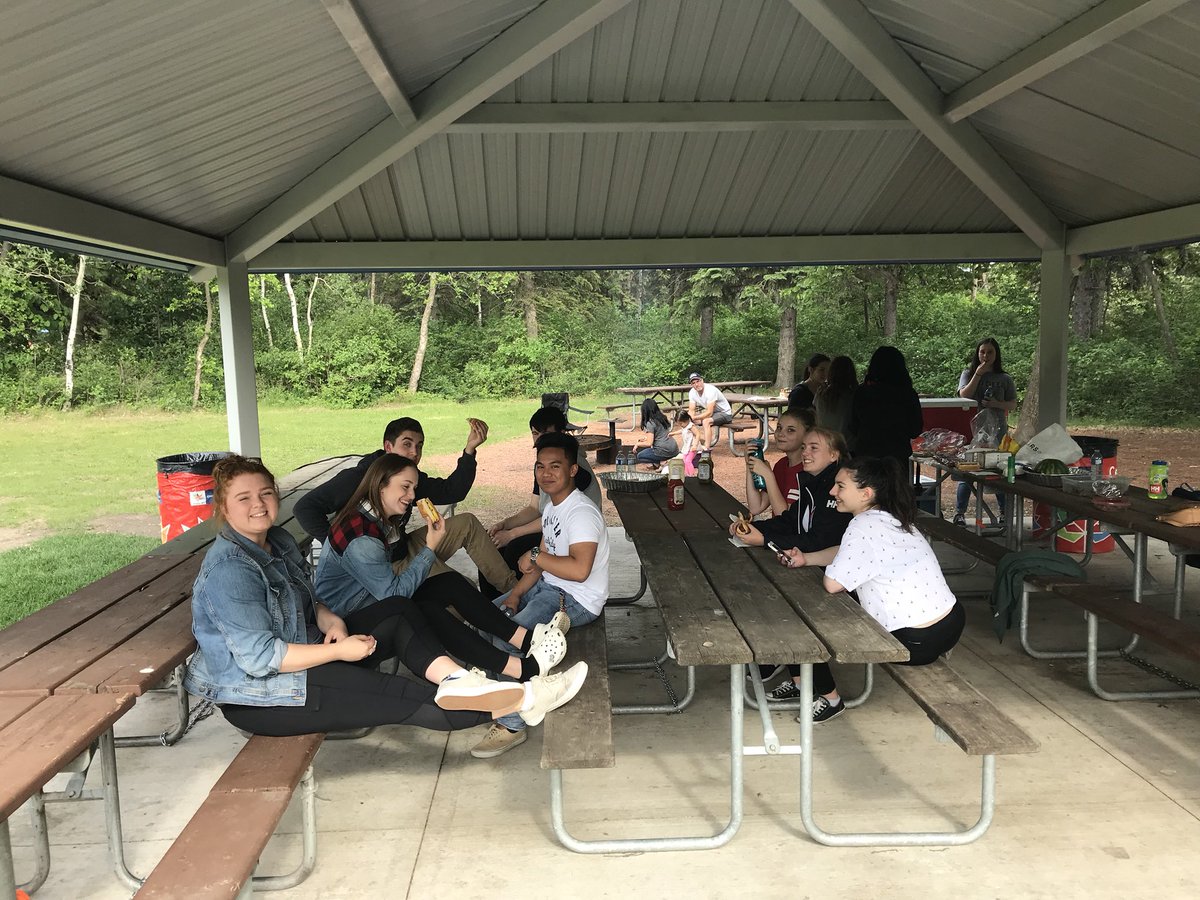 JP_RebelsMusic's tweet photo. Super fun night at our annual #jprebels Music Dept. Grade 12 Farewell BBQ. Congratulations to all of our Rebel Music Grads! #jpmusic https://t.co/FemABu3O0t