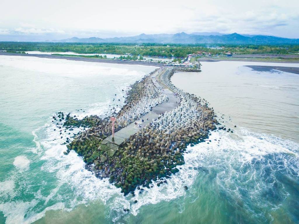 Fahmi on Twitter: "#AyoBerliburDiJogja : Pantai Krakal ini sebenarnya