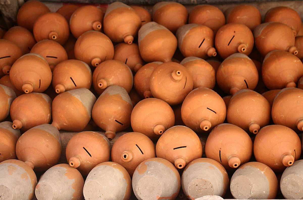 BalmikiAdhikari's tweet photo. Piggy Banks "खुतुर्के"
#PotterySquare a facinating place to #wander where one can #see varieties of #clay #articles. #travel_to_know #sightseeing
#travel #explore #myday #traveldiaries #BKT #Bhaktapur_Durbar_Square #culture #tradition #pottery #bank #lifestyle #art #architecture https://t.co/rF49Kd0fUc