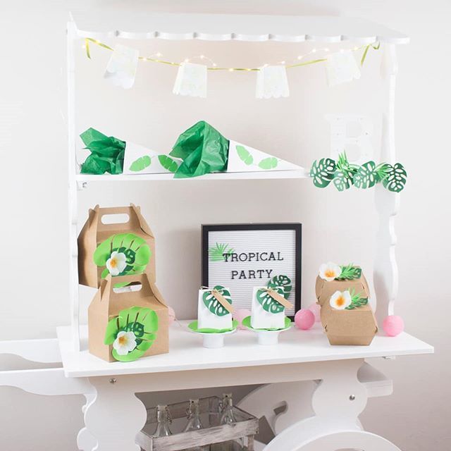 conpdepapel's tweet photo. Tropical party al completo. Las cajas de @selfpackaging son las protagonistas de esta decoración diseñada para la gran fiesta del DIY.
@selfpackaging @handbox_
#yosoydehandbox #selfpackagingendiy #desafiohandbox https://t.co/vcE18ny6TS https://t.co/DJzxNqFyzs