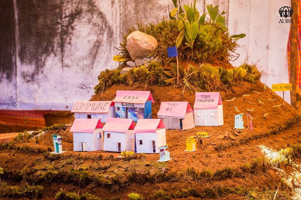 ADRAMadagascar's tweet photo. Peasants have made models of their village to present the activities of the asotry project of #USAID, such as natural resources management, community health, hygiene and sanitation. Admire the work! https://t.co/g2HaNDcylk