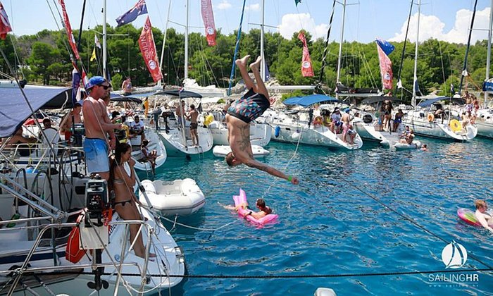 Sailing_hr's tweet photo. Wondering, what to do this summer? How about a fun #SailingParty in the #CroatianIslands! It’s amazing &amp; affordable too. Log on to @SailingHR &amp; book now! https://t.co/OFOAglRsdf https://t.co/FleafcvIvQ